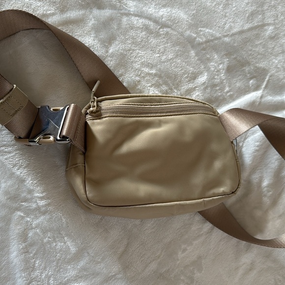 Lululemon Belt Bag - Picture 3 of 4